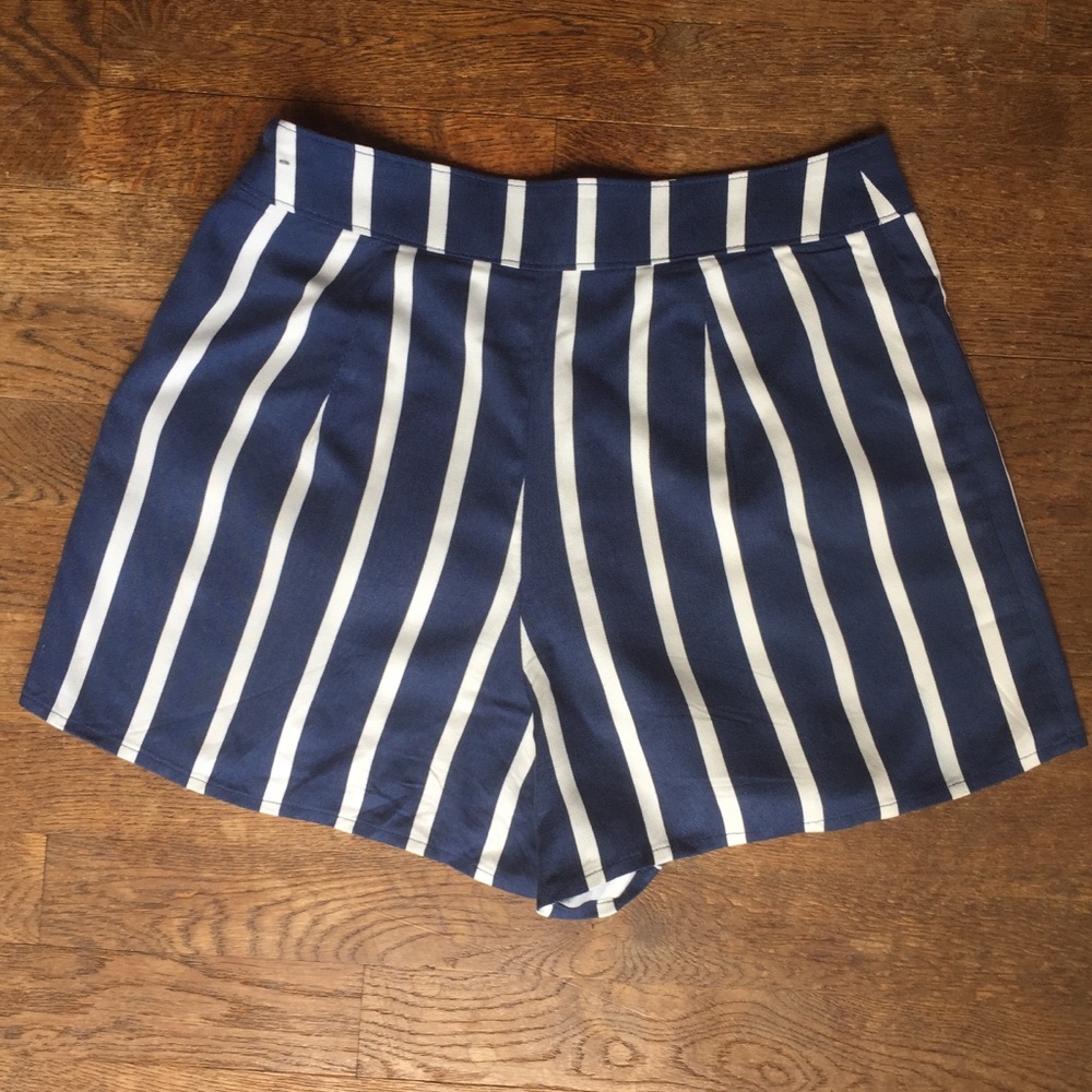 Abercrombie & Fitch Striped High Waisted Shorts - Picture 2 of 5